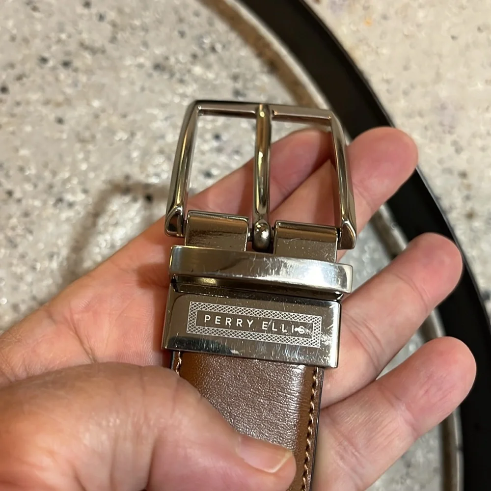 PERRY ELLIS AMIGO REVERSIBLE BELT BROWN OR BLACK WITH SILVERTONE BUCKLE SIZE 36